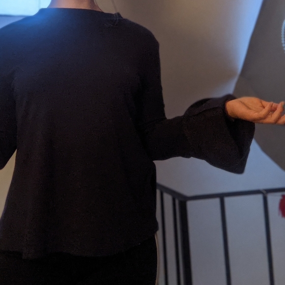 Backless Bell Sleeve Tie-Back Long Sleeve Tee, m - Picture 3 of 8